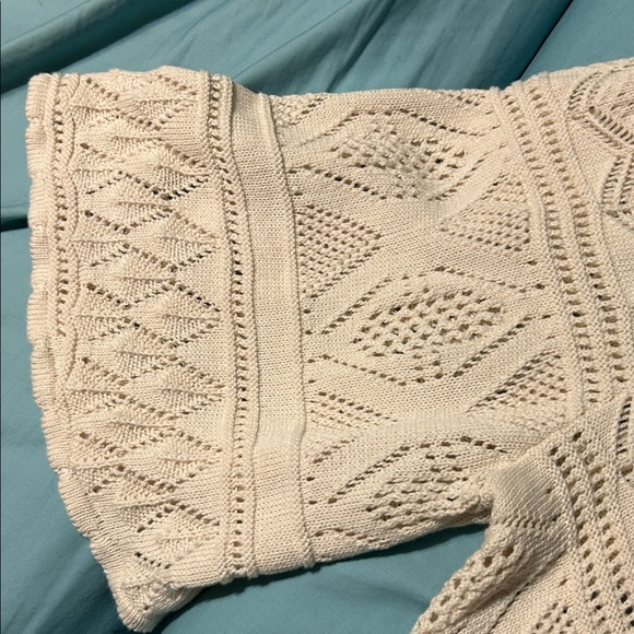 a.n.a Cream Textured Knit Sweater 22 in armpit to armpit and 28 in long. Nice - Picture 14 of 16